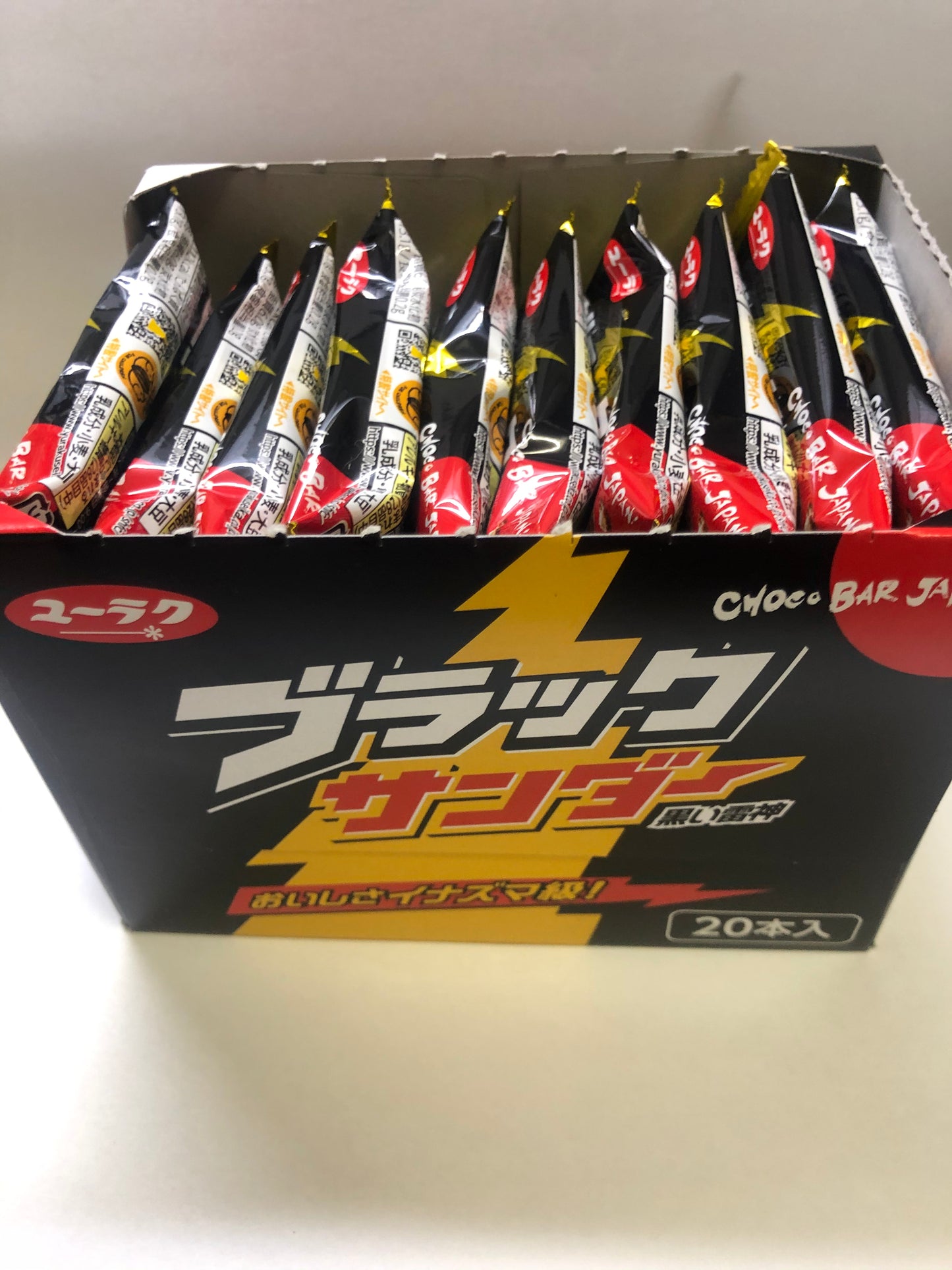 BLACK THUNDER Chocolate Biscuit Cookie Yuraku Snack Dagashi Candy Crunch Japan