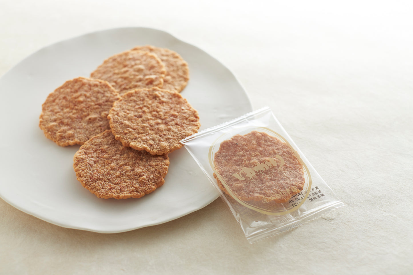 Japanese Rice Crackers Shrimp Senbei YUKARI Ebi Crispy Snack Food Bankaku 49g