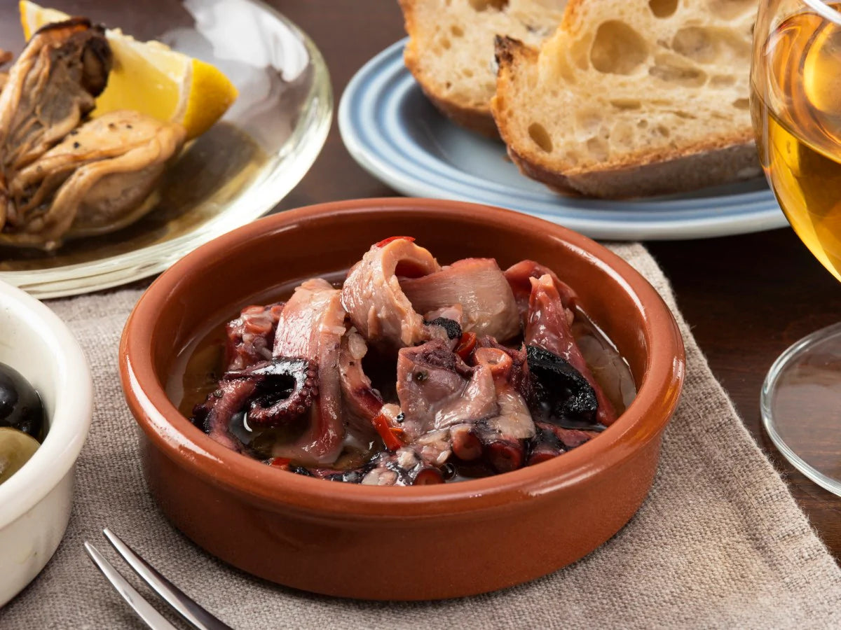 Canned Food Octopus Ajillo KANTSUMA Garlic Wine Preserved Snack Japanese 120g